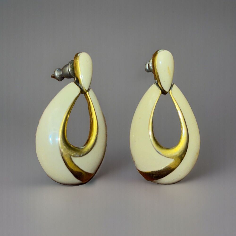 VTG NAPIER Door Knocker Dangle Drop Earrings Oval Gold Tone Metal & Ivory Enamel